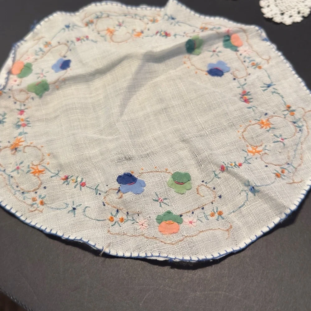 Vtg Doilies White Crochet Floral Embroidered Mixed 7pc Mixed Sizes Cottagecore